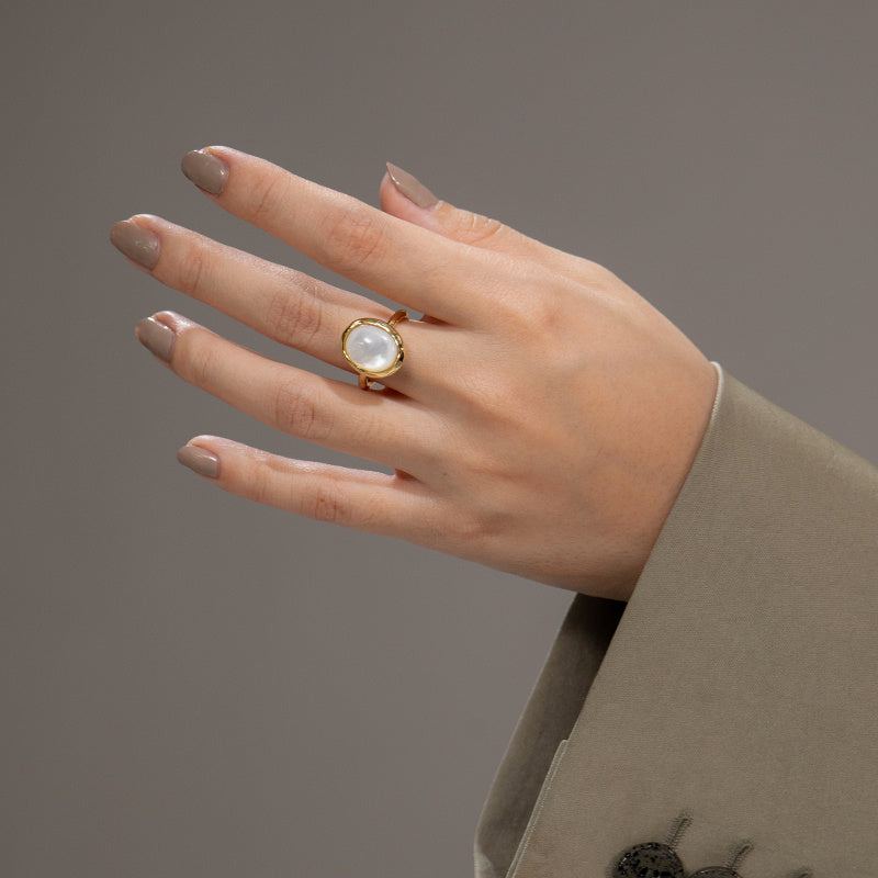 Moonlight Mother-of-Pearl Necklace – Elegant Luxury Gift for Her