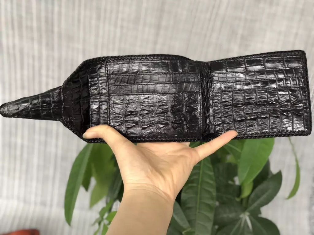 Luxury Dragon Embossed Leather Wallet – Handcrafted Men’s Statement Piece