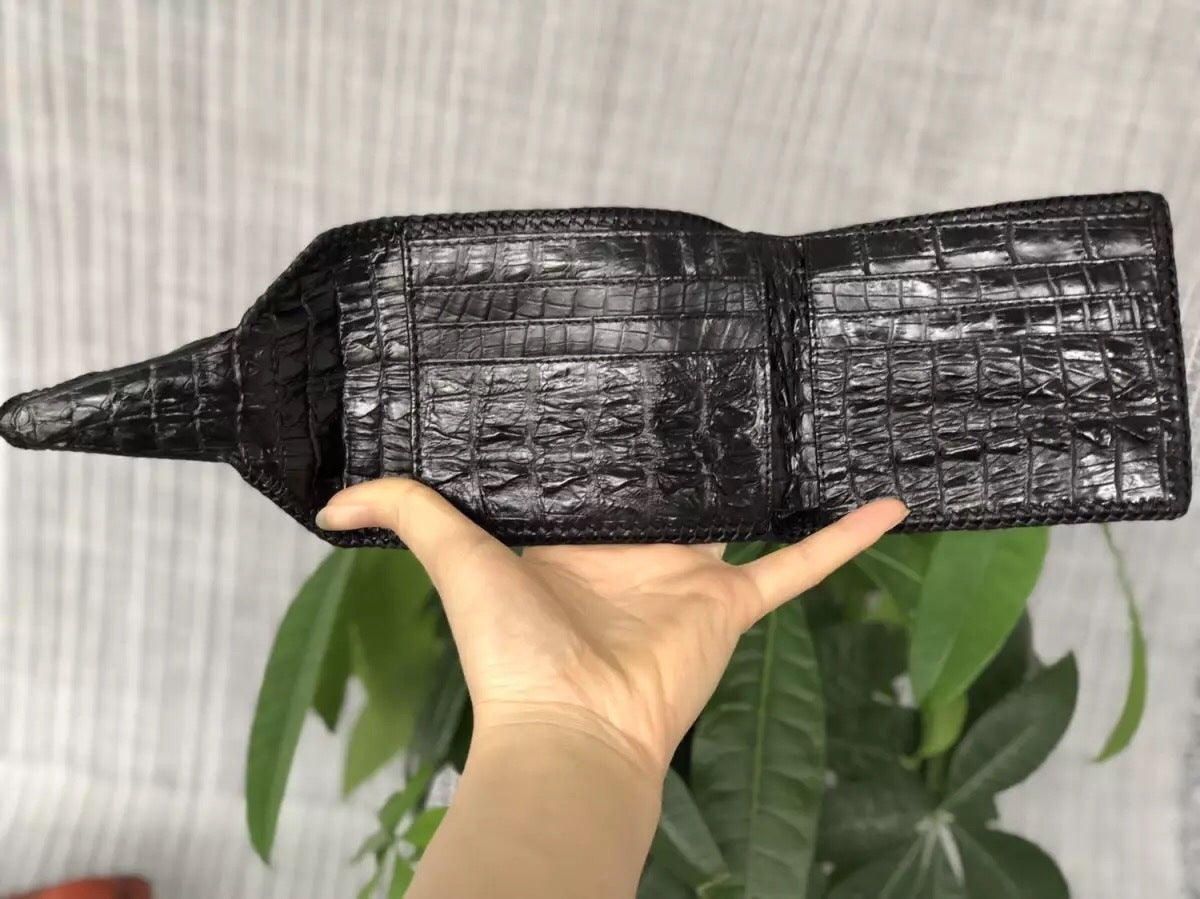 Luxury Dragon Embossed Leather Wallet – Handcrafted Men’s Statement Piece