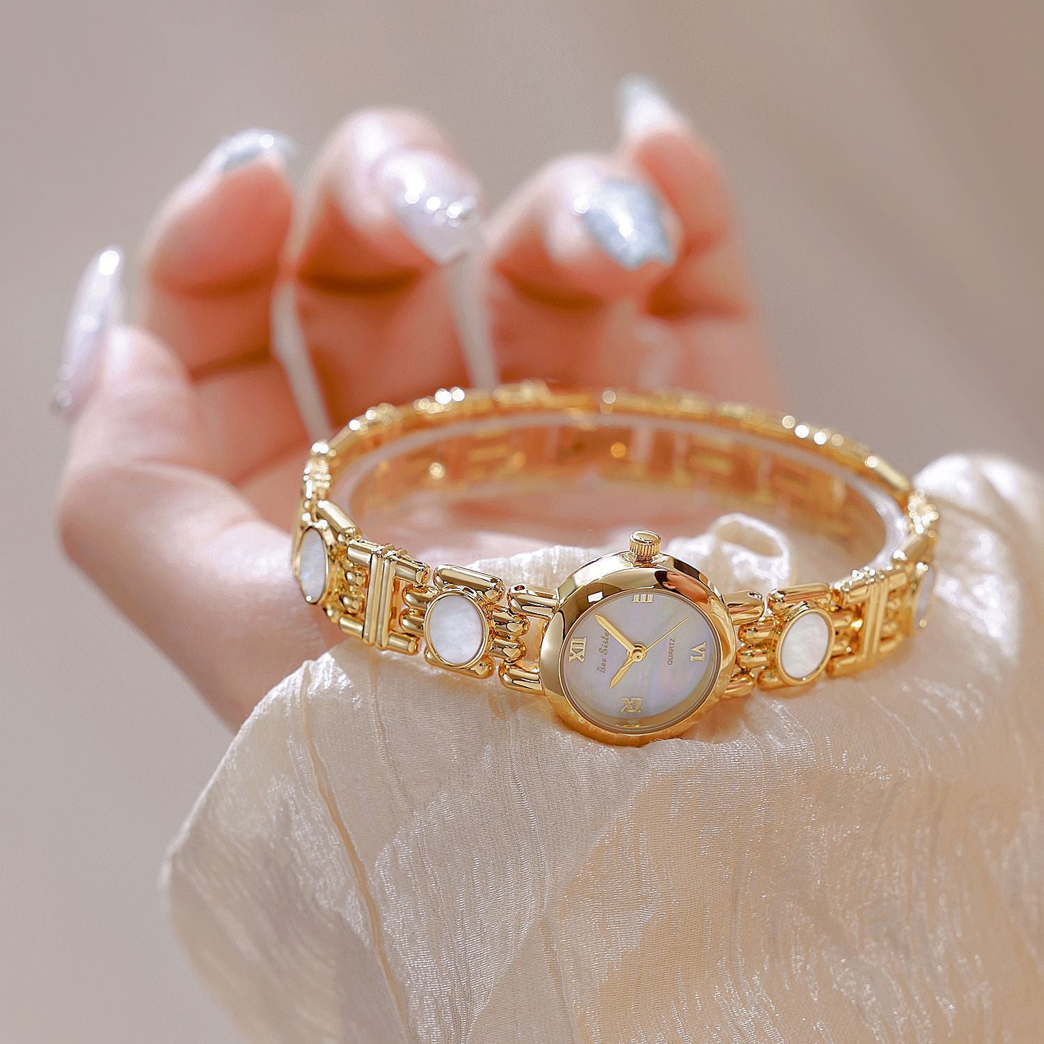 Aurora Natural Black Gold Abalone Shell Bracelet Watch – Elegant Women’s Luxury Timepiece