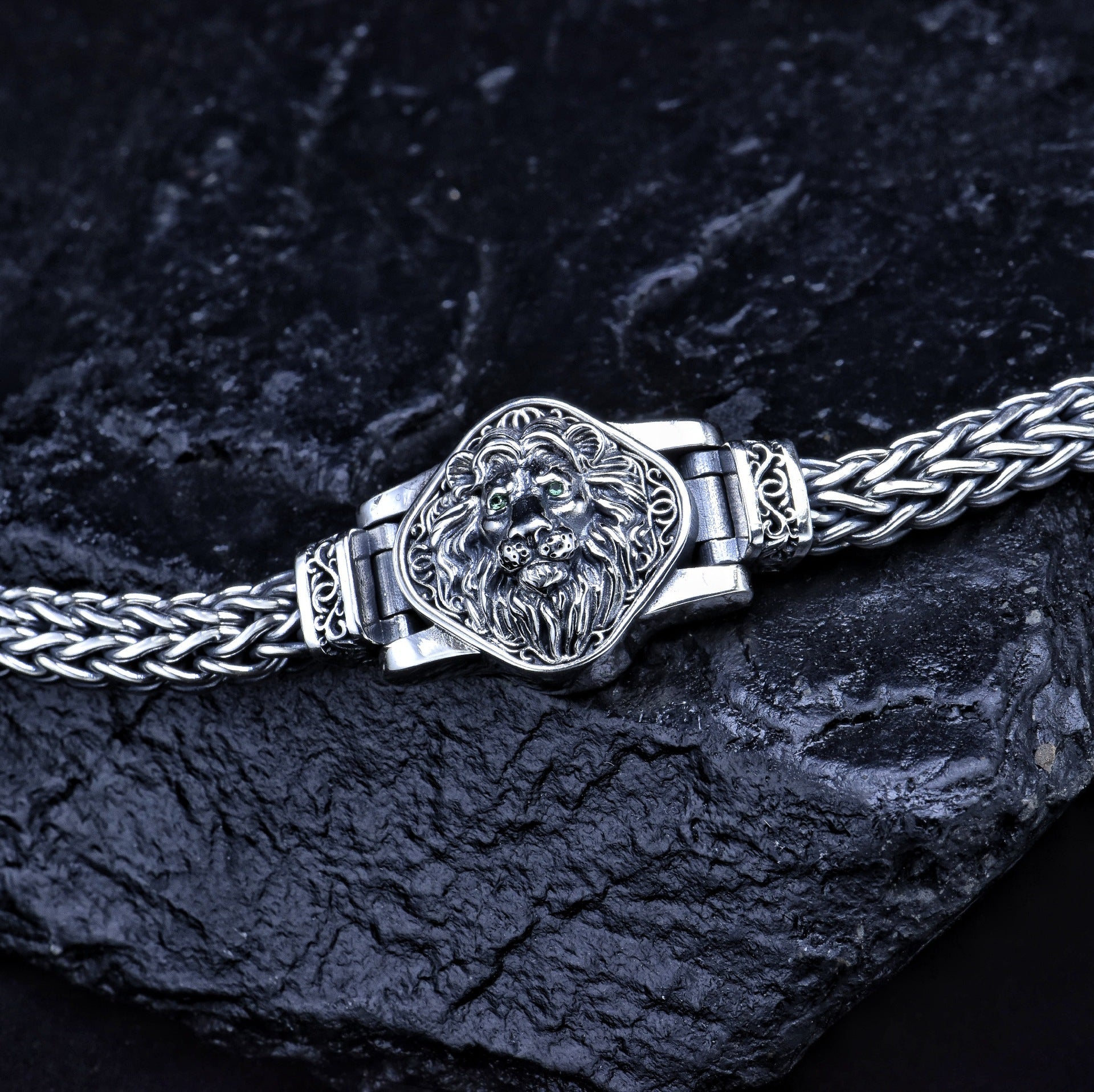 King’s Legacy Bracelet – Handwoven 925 Silver Lion Emblem Edition