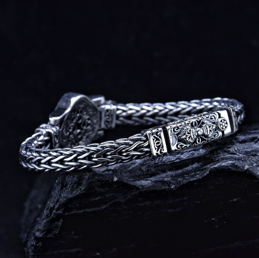 King’s Legacy Bracelet – Handwoven 925 Silver Lion Emblem Edition