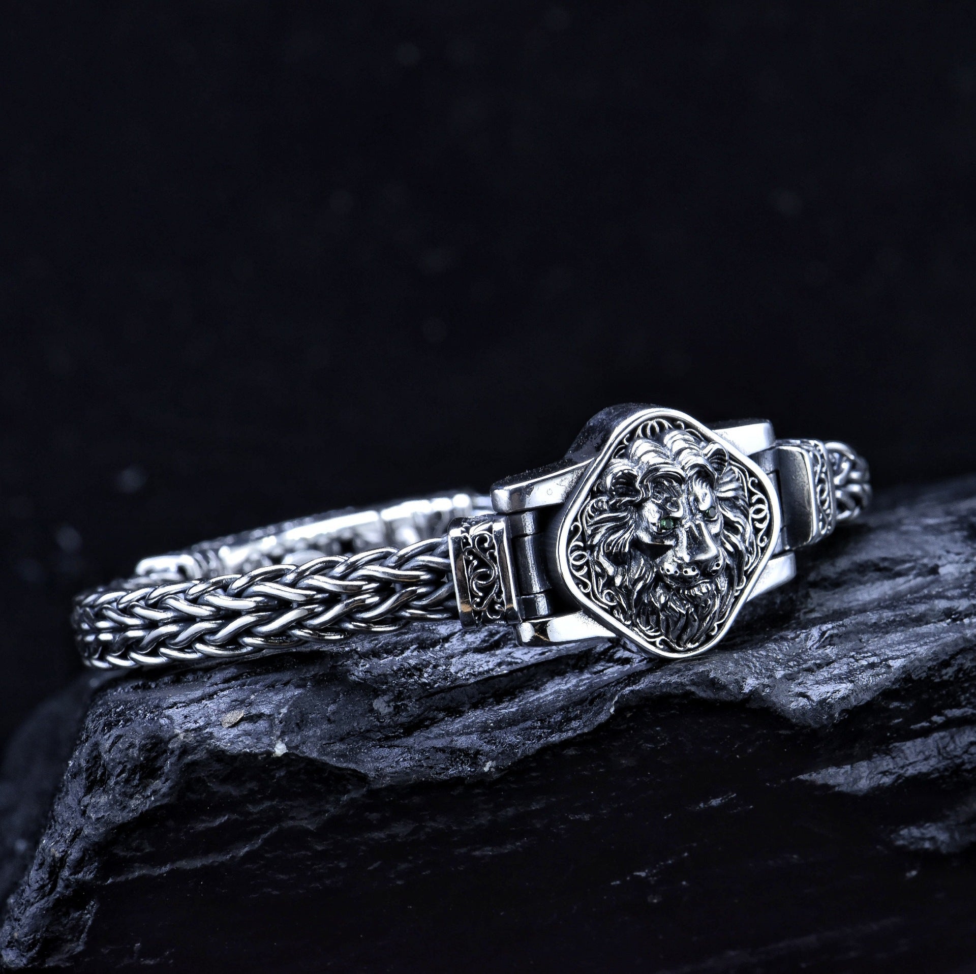 King’s Legacy Bracelet – Handwoven 925 Silver Lion Emblem Edition