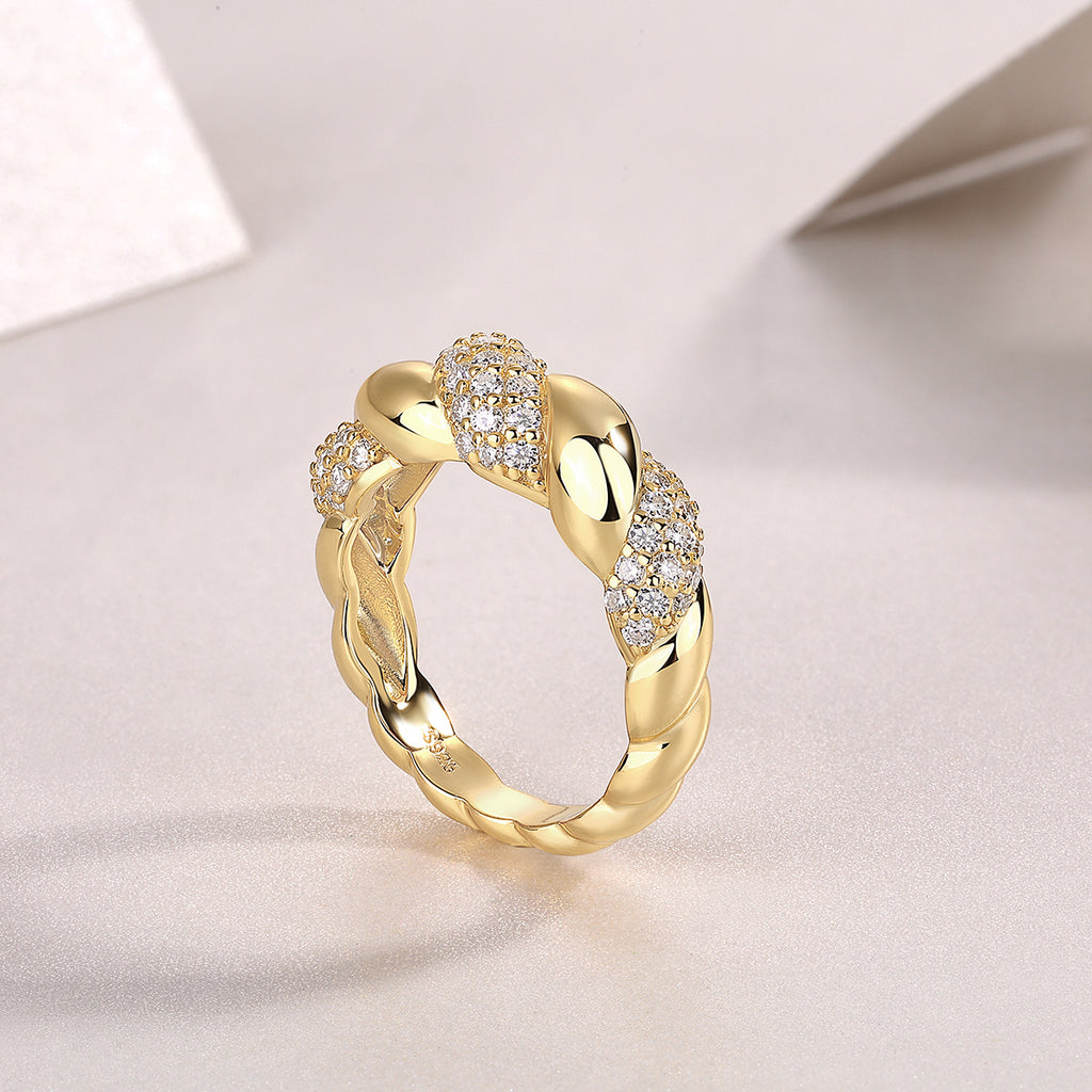 Golden Harmony Ring – Moissanite 925 Silver Gold-Plated Twist Band