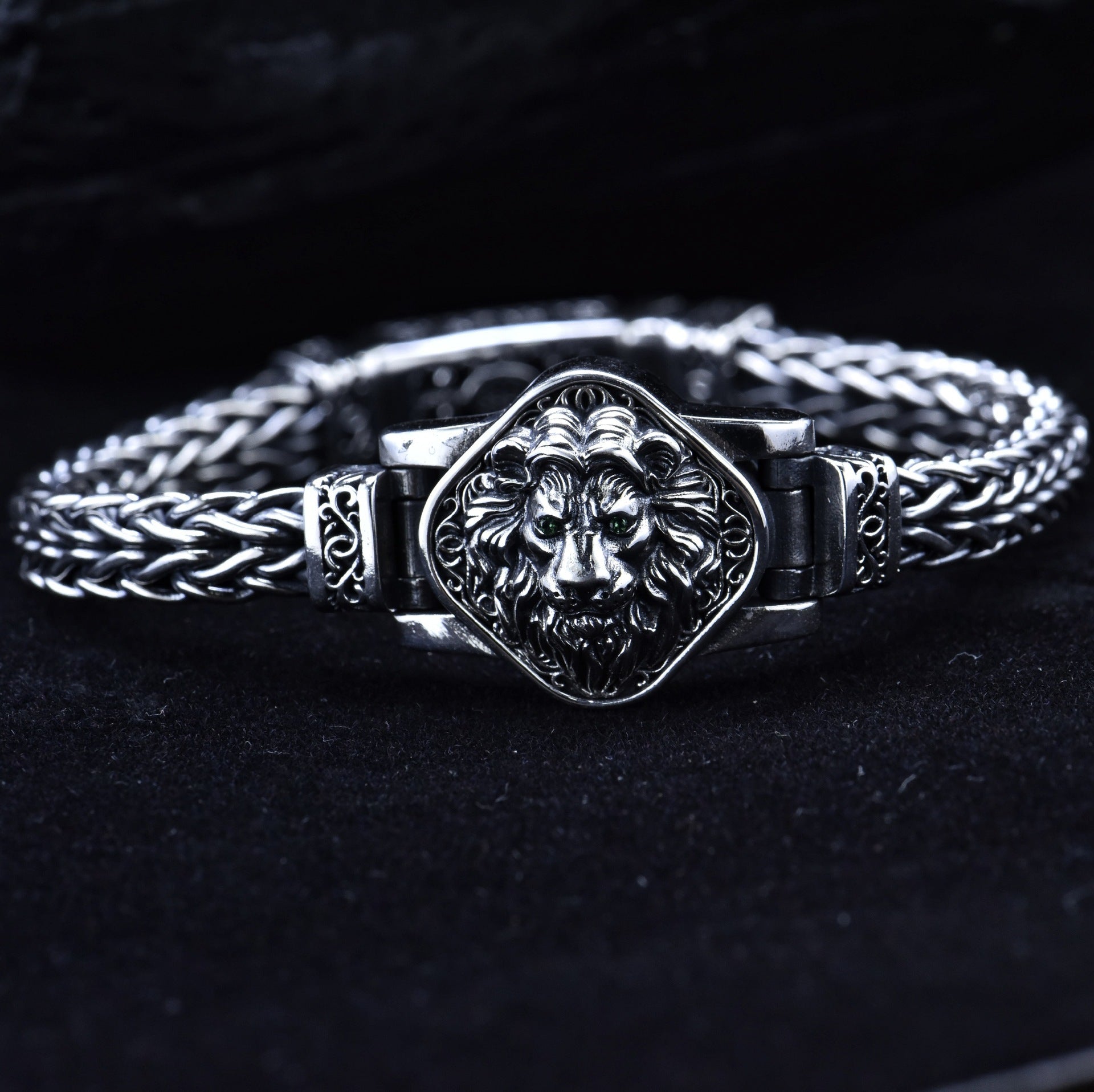 King’s Legacy Bracelet – Handwoven 925 Silver Lion Emblem Edition