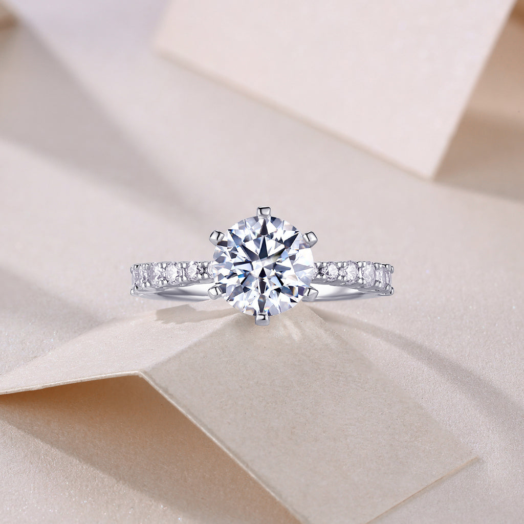 Luxury Moissanite Engagement Ring – Classic Solitaire Design with Side Stones