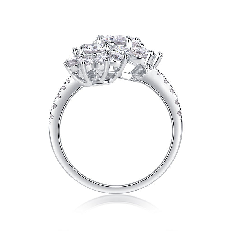 Moissanite Solitaire Ring – Luxury Engagement & Anniversary Jewelry