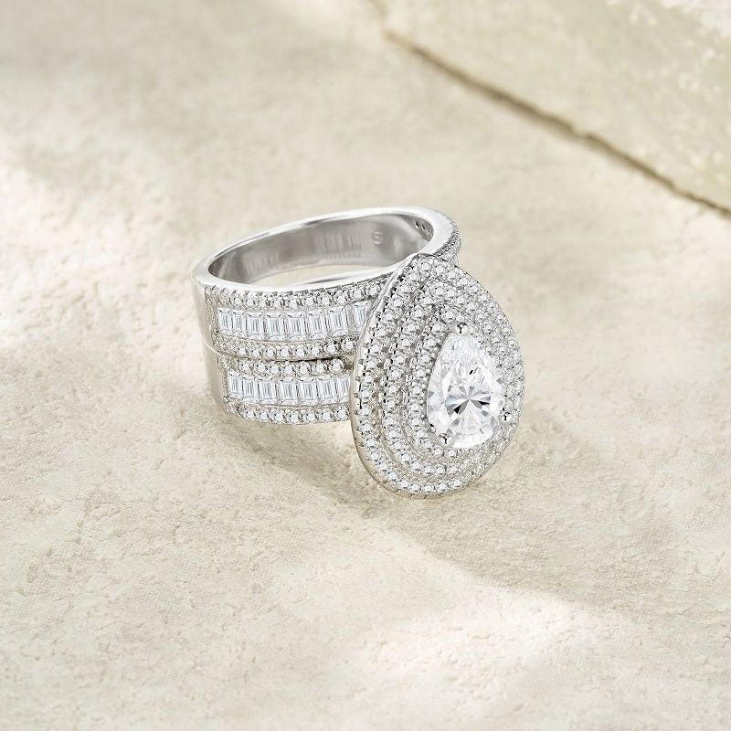 Luxury Pear-Cut Moissanite Engagement Ring Set – Two-Layer Halo Design