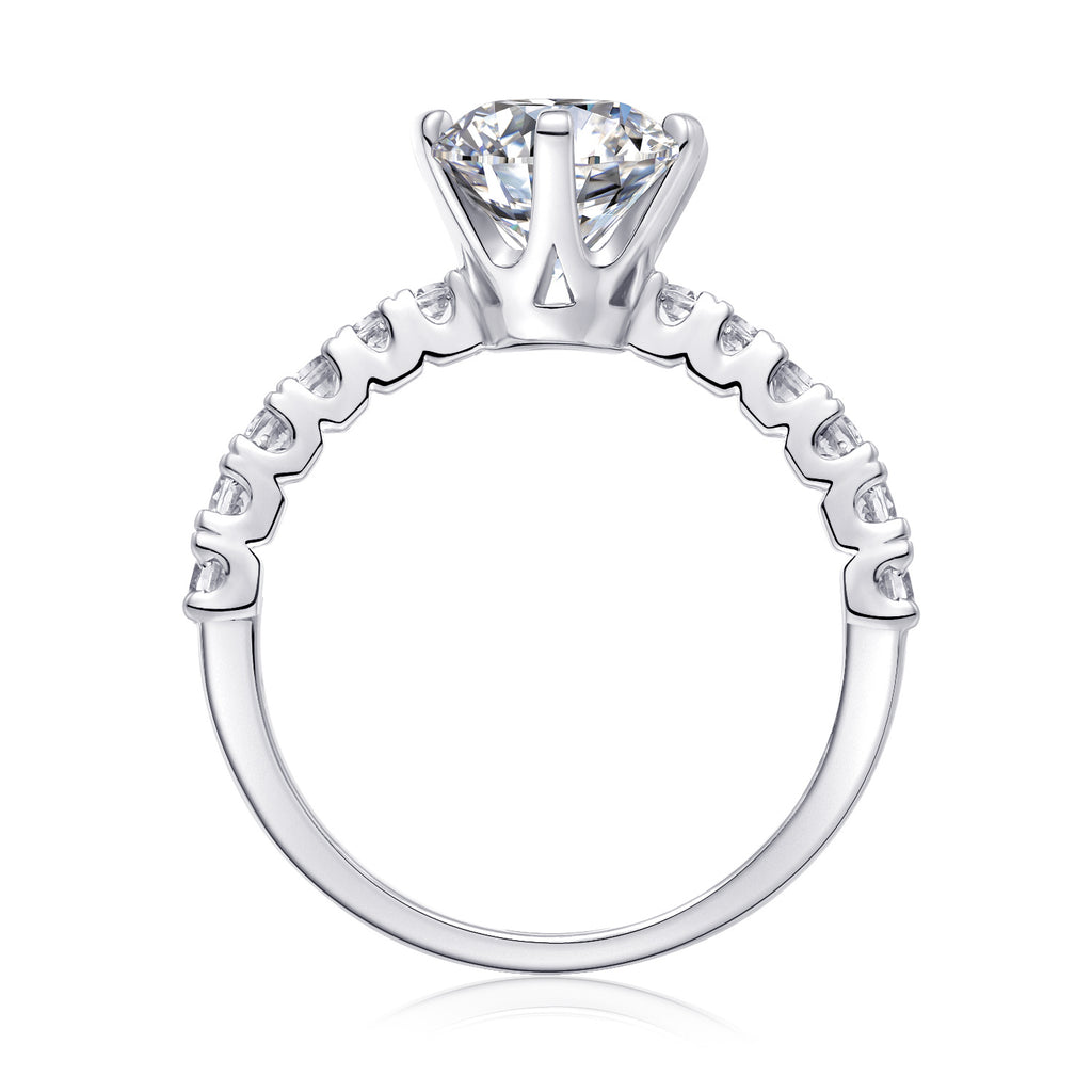 Luxury Moissanite Engagement Ring – Classic Solitaire Design with Side Stones