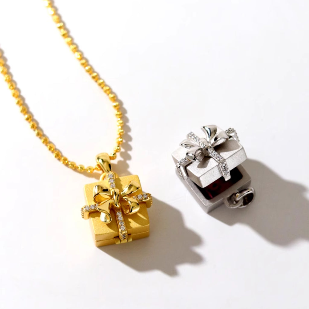 Gift Box Locket Necklace – Romantic Jewelry Keepsake for Valentine’s Day & Anniversaries